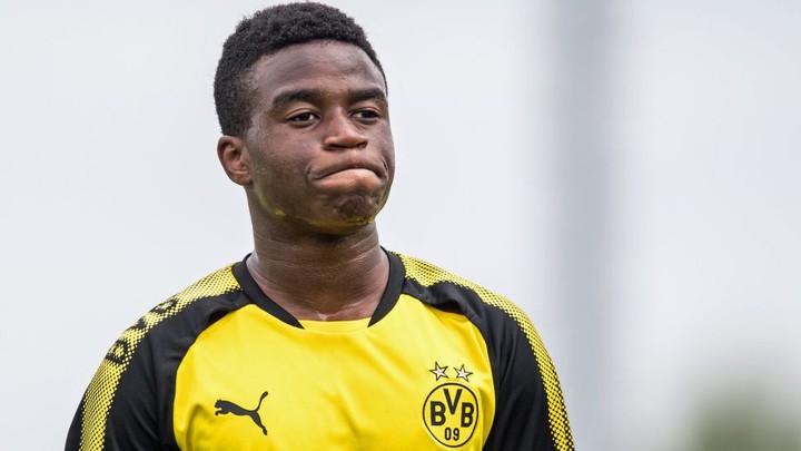 Budúca hviezda Dortmundu nemá ani 15 rokov, no góly strieľa ako na bežiacom páse